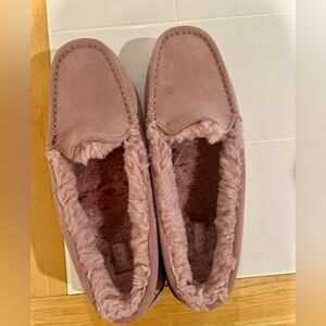 Barely worn UGG Women's Mauve Suede Slippers